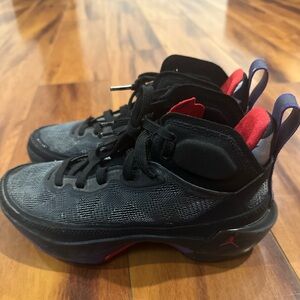 Nike Air Jordan Kids XXXVII Sneakers